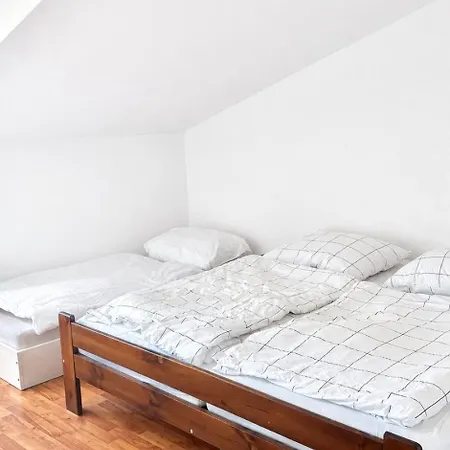 2-room Near Xbionic-sphere And Bratislava With Free Parking
